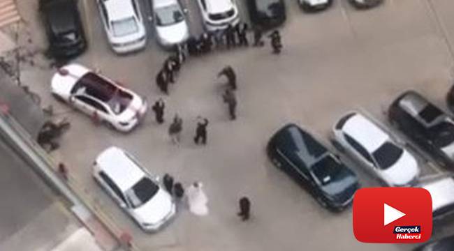 Site otoparkında davul zurna eşliğinde korona halayı