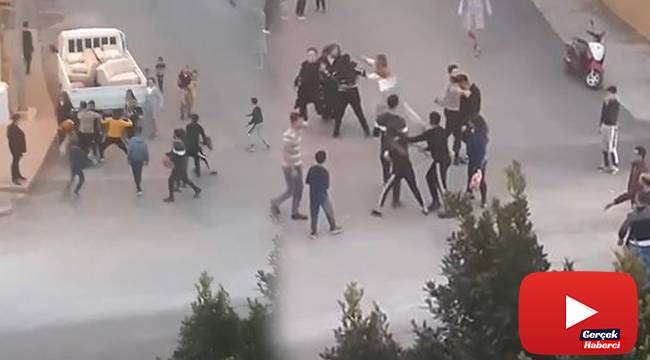 Sokağa çıkma kısıtlamasında saç saça baş başa yumruklu kavga