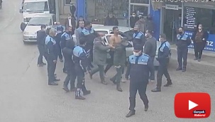 Yarı çıplak genç korku dolu anlar yaşattı