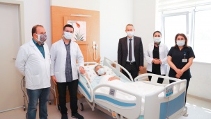 86 YAŞINDAKİ HASTANIN AMELİYATSIZ KALP KAPAĞI DEĞİŞTİRİLDİ