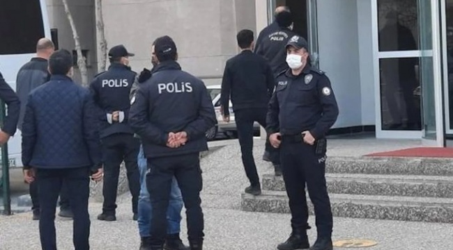 Beş emekli amiral ve bir general adliyeye sevk edildi