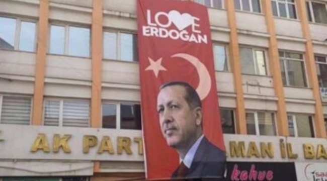 Bu kez 'Love Erdoğan’ pankartı indirildi