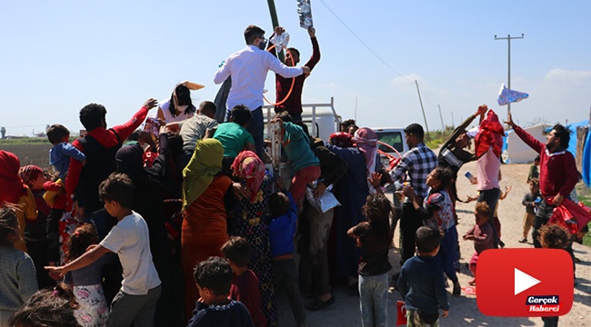 Çocuklara hediye dağıtımında izdiham
