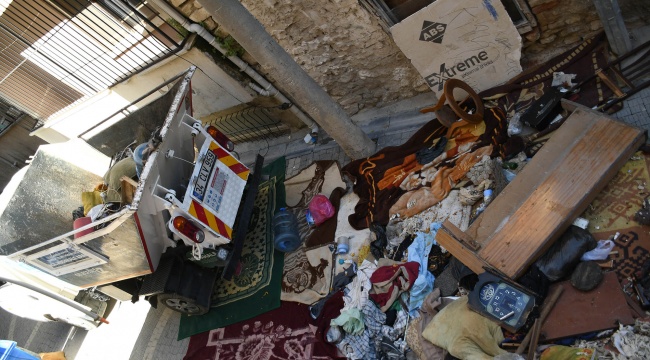 ÇÖP EVDEN 6 KAMYON ATIK ÇIKARTILDI