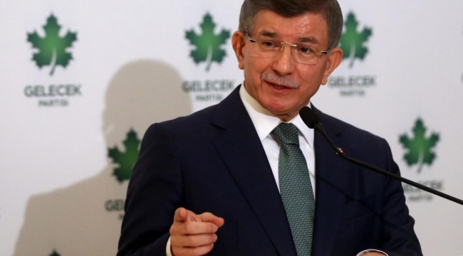 Davutoğlu: Tasarruf yapacaksanız, önce Saray'da çalışmadan maaş alan 150'yi aşkın danışmanınızı işten çıkarın