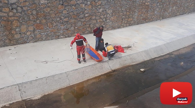 Dereye düşen çocuğu itfaiye ekipleri böyle kurtardı