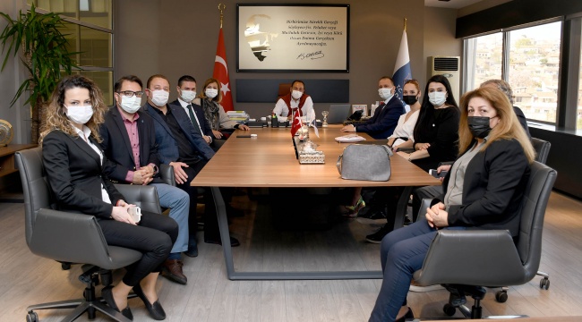 DEVA PARTİSİ’NDEN KUŞADASI BELEDİYESİ’NE NEZAKET ZİYARETİ