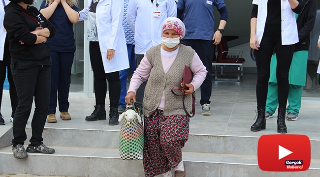 Doğum sırasında sakatlanan kuzuyu pazar çantası ile veterinere getirdi
