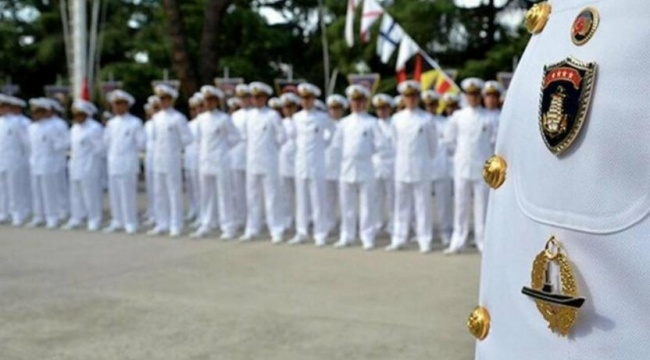 Gözaltına alınan emekli amiraller Ankara Emniyet Müdürlüğü'ne götürüldü