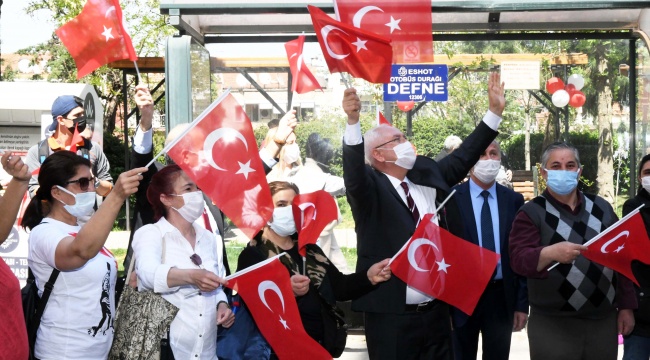 Karabağlar’da kısıtlamaya rağmen coşkulu 23 Nisan