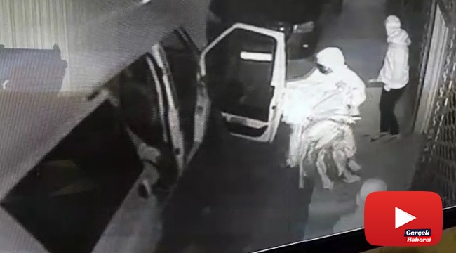 Levye ile kilidi kırdılar, 30 bin TL’lik kıyafeti çaldılar