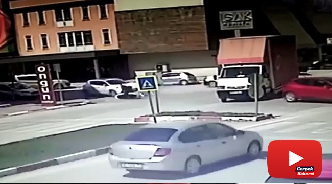 Motosiklet sürücüsünün hayatını kaybettiği anlar güvenlik kamerasında
