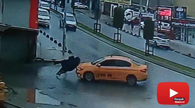 Ticari taksinin iki kıza çarptığı feci anlar kamerada