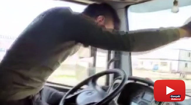 Tır şoförü direksiyonu bıraktı, ayağa kalkıp oyun oynadı