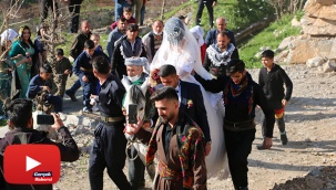 Unutulmaya yüz tutan gelenek yaşatılıyor: Gelini ata bindirip damat evine götürdüler