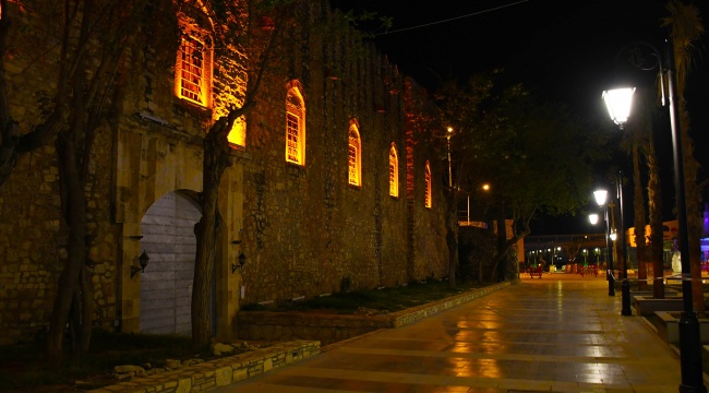 YENİLENEN KUŞADASI ÇARŞILARINA ÇEVRE DOSTU AYDINLATMA