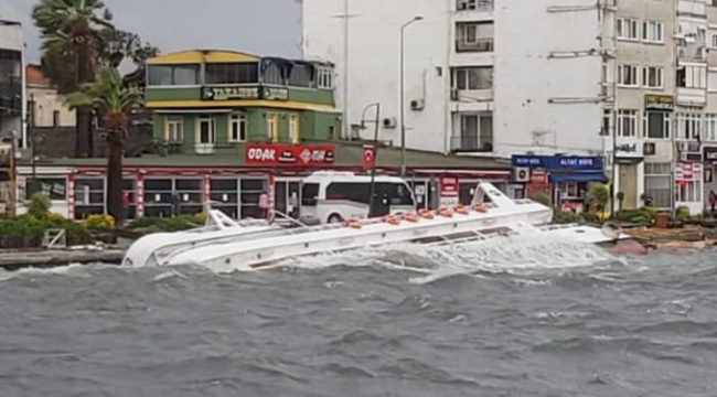 Ayvalık'ta şiddetli fırtına! 20 tekne battı