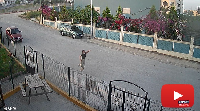 Caddede yürüyen kadının çantasını çalan kapkaççı yakalandı