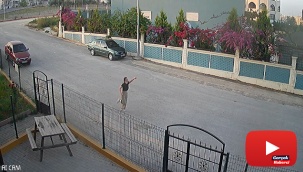 Caddede yürüyen kadının çantasını çalan kapkaççı yakalandı