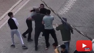 Çıkan kavgada çocuğu ile ağabeyini tekme tokat dövdüler.. O anlar kameraya böyle yansıdı