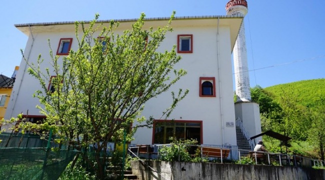 Covid-19 olduğu halde camide namaz kıldı; cemaatten 6 kişi hayatını kaybetti
