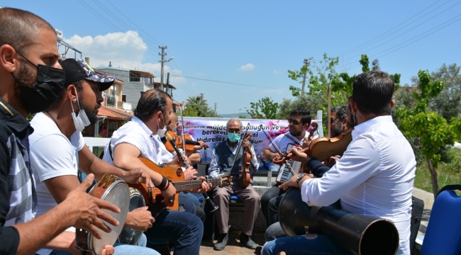 Dikili’de Hıdırellez Kutlamasında Müzisyenler Unutulmadı 