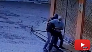 Evine giderken gasp edildi! o anlar kameraya yansıdı
