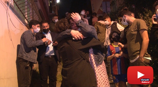 Gözyaşları içerisinde alev alev yanan evdeki kedilerinin kurtarılmasını bekledi