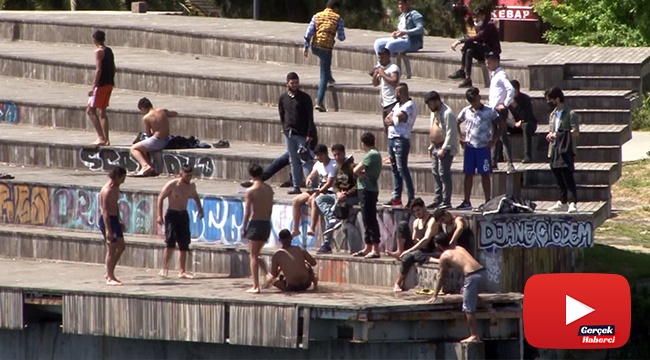 Karaköy’de yasaklara aldırmadılar, denize girdiler