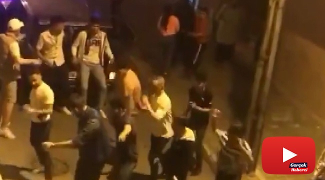 Kısıtlama saatinde gençlerin müzikli dans şovu