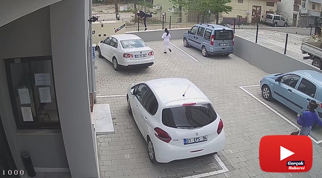 Kızlar cep telefonunu çalan kapkaççıyı böyle kovaladı