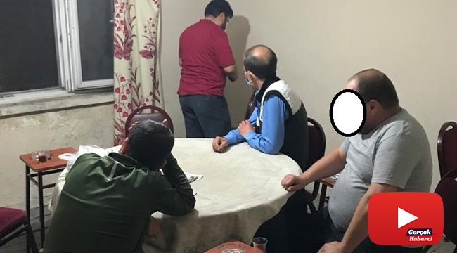 Kumar oynarken yakalandılar, polis kamerasından kaçmaya çalıştılar