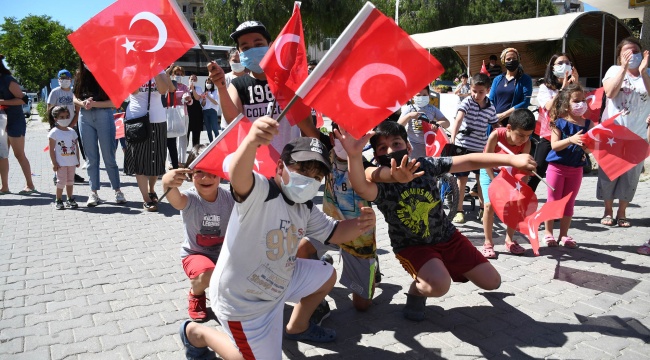 KUŞADASI’NI BAYRAM COŞKUSU SARDI