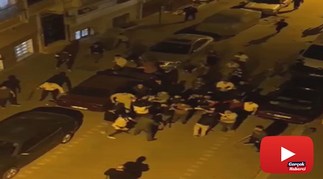 “Laf atma” kavgası meydan savaşına döndü, eline sopayı alan kavgaya koştu...Taşlı sopalı kavga kamerada