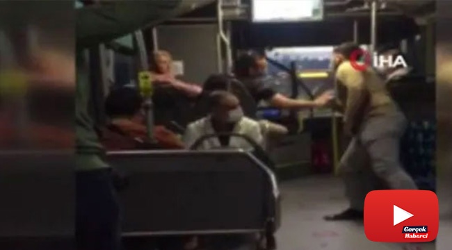 Metrobüste &quot;bacak bacak üzerine attın&quot; kavgası