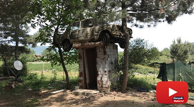 Satmaya kıyamadığı ilk arabasını 30 yıldır bahçede sergiliyor