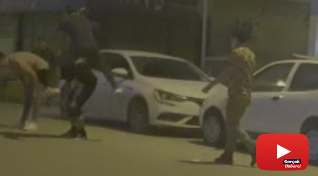 Sokağa çıkma kısıtlamasında caddede 'birdirbir' oynadılar