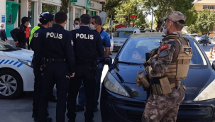 Tartıştığı polisi cep telefonuyla görüntüleyen yurttaşa gözaltı