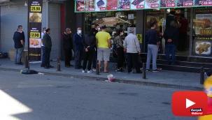 Ucuz tatlıyı görenler koronayı unutup kuyruğa girdi