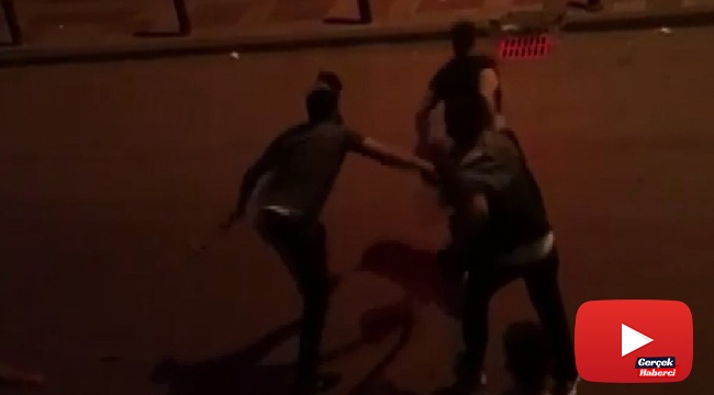 Yol verme kavgasında araç sürücüsüne kaskla saldırdılar