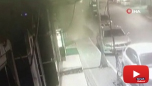 42 yıllık binanın balkonlarının çöktüğü anlar kameralara yansıdı