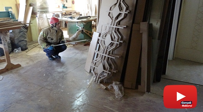 Atölyeye giren yılana yangınla müdahale