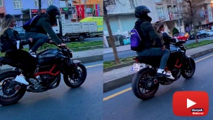 İstanbul trafiğinde “pes” dedirten görüntü: Kız arkadaşıyla motorda yer değiştirdi