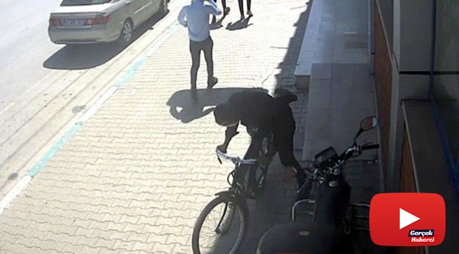Kaldırımda yürürken gördüğü bisikleti çaldı