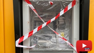 Kartı sıkışınca ATM’yi taşladı