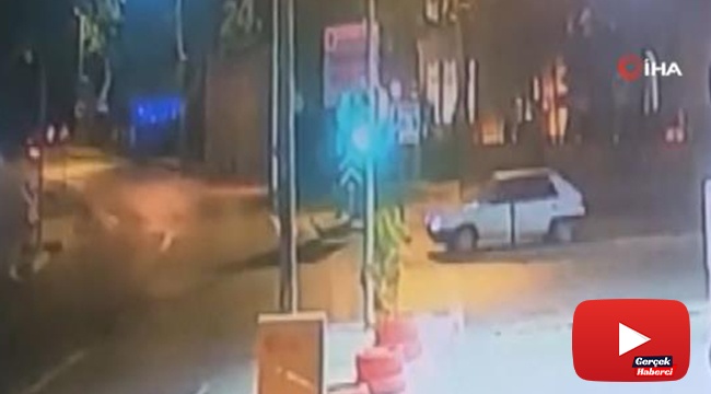 Kırmızı ışıkta duran araca çarptı, tekme tokat sürücüyü yumrukladı