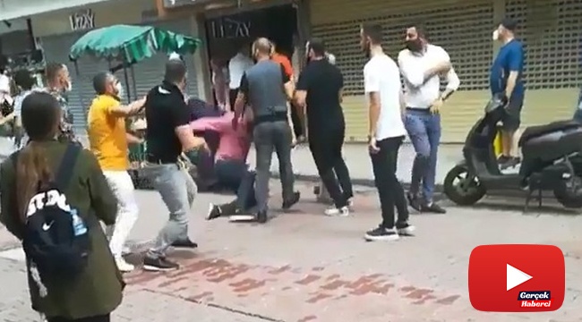 Kuyumcuların kavgası büyüdü, iki grup sokak ortasında birbirine girdi