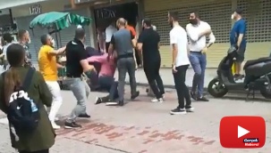 Kuyumcuların kavgası büyüdü, iki grup sokak ortasında birbirine girdi