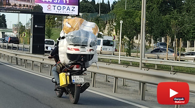 Motosikletine fazla yük atan sürücü hem kendini hem trafiği tehlikeye attı