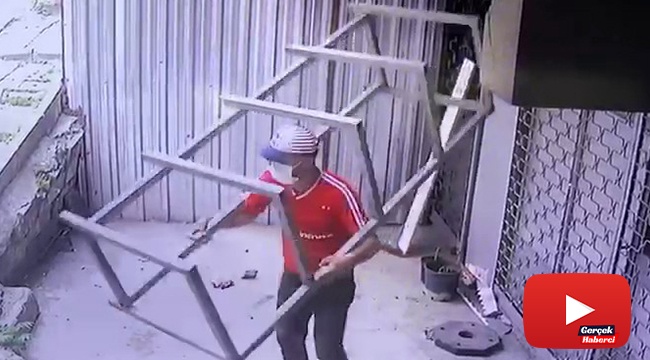 Otomobil, bisikletiyle işe giden şahsa çarpıp metrelerce savurdu